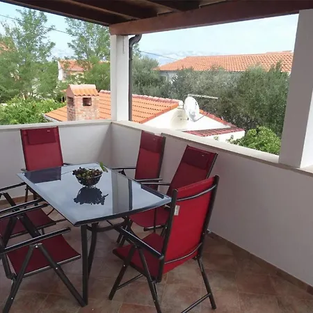 Δωμάτια σε οικογενειακή κατοικία Maria Nin